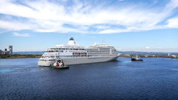 Cruise ship battles rough Pacific seas to save injured, stranded sailor Education QLD