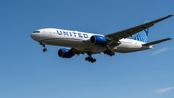United flight from Chicago makes emergency landing after passenger's 'multiple attempts' to breach cockpit Education QLD